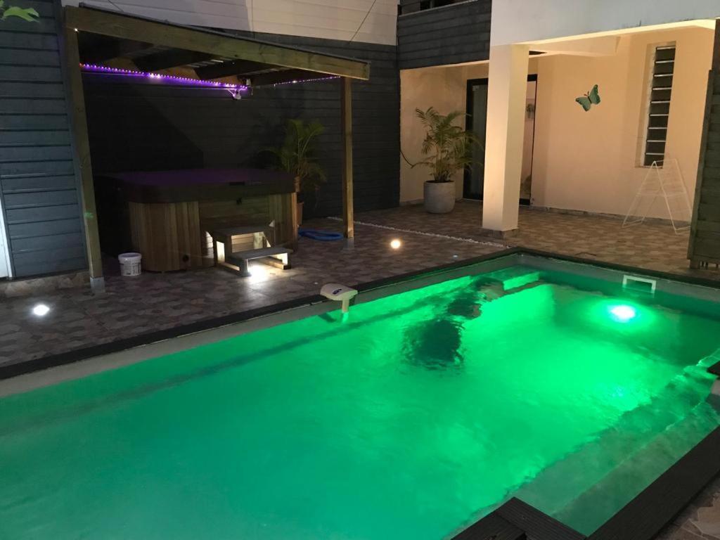 Apartmán Le Flamboyant Avec Piscine Chauffee 30° Et Jacuzzi Saint-André Exteriér fotografie