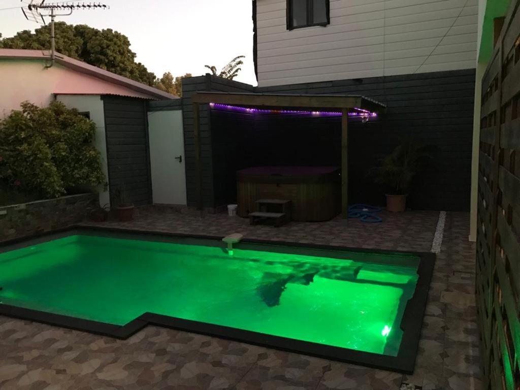 Apartmán Le Flamboyant Avec Piscine Chauffee 30° Et Jacuzzi Saint-André Exteriér fotografie