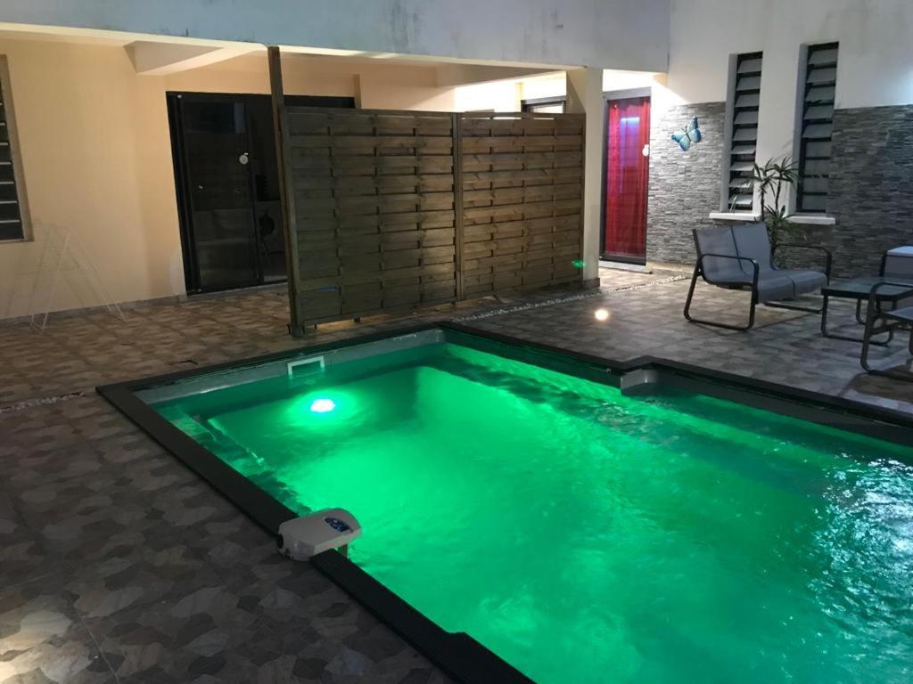 Apartmán Le Flamboyant Avec Piscine Chauffee 30° Et Jacuzzi Saint-André Exteriér fotografie